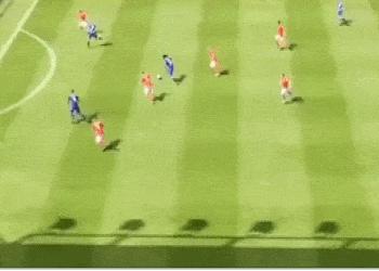 足球搞笑的gif,足球场上永不放弃的名场面gif