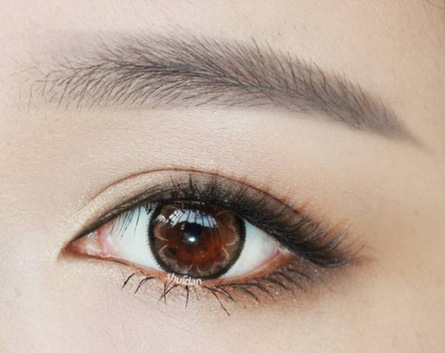 眼妆教程日常简单,眼妆教程日常简单易学