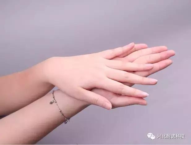 指甲上突起的竖条纹,指甲上一条纵线