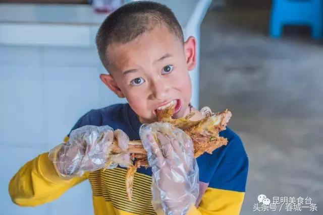 隐藏在昆明村庄里的3家烤羊店，老司机用3个月才找到的