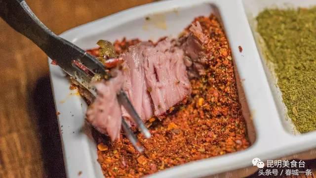 隐藏在昆明村庄里的3家烤羊店，老司机用3个月才找到的