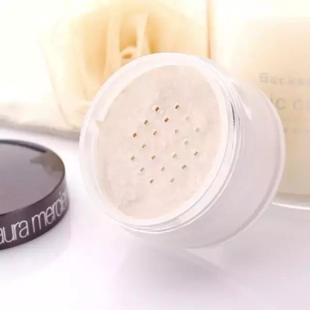 脸上油光满面用蜜粉吗,为什么用蜜粉还是满面油光