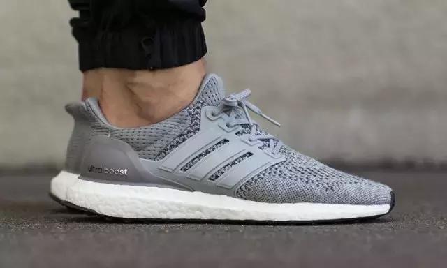 往下看，你脚上缺的就是这么一双运动鞋｜经典+潮流球鞋款式大盘点