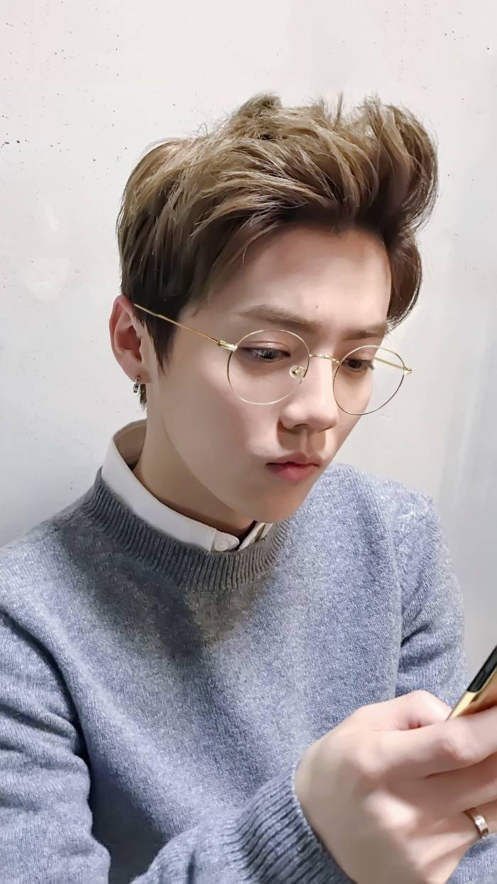 鹿晗，春风十里不如壁纸有你