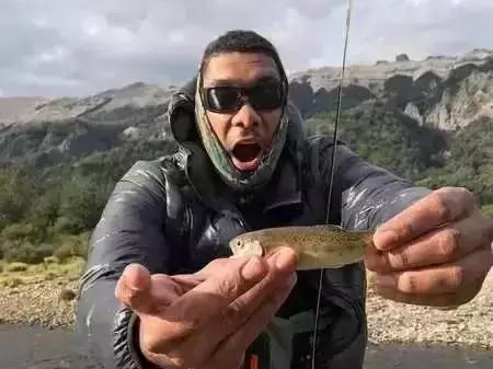 篮球之外NBA球星还擅长啥运动?詹姆斯一只脚踏进NFL!邓肯最全能