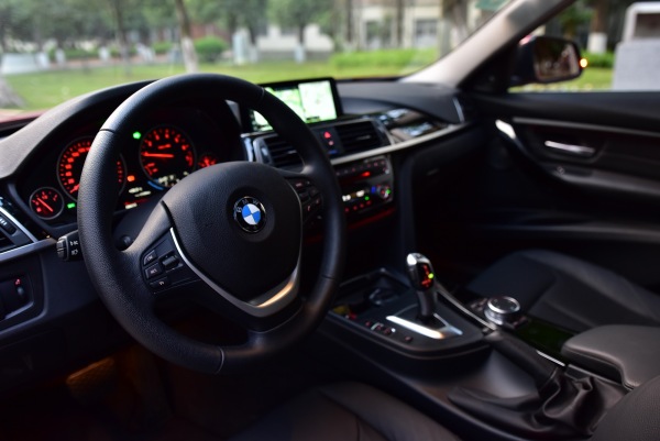 17年6万公里宝马318i时尚型,17款宝马318i时尚型测评