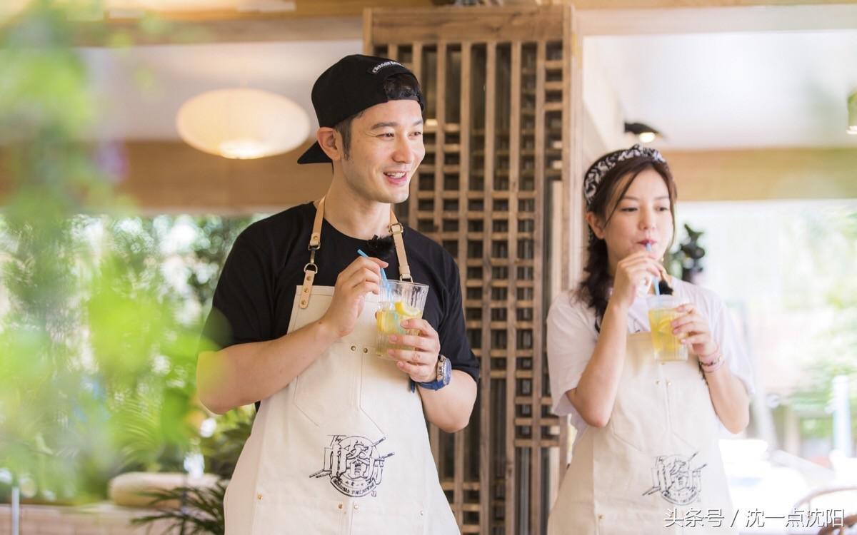 赵薇黄晓明还是在一起了，还开了一家骨骼清奇的中餐厅！