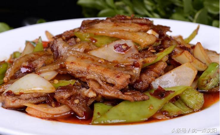 赵薇黄晓明还是在一起了，还开了一家骨骼清奇的中餐厅！