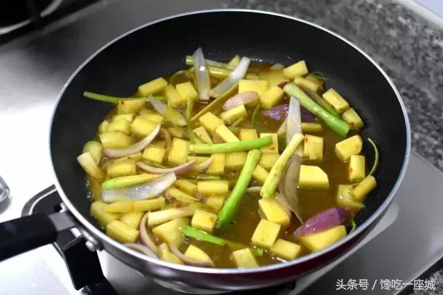 咖喱鸡肉乌冬面做法,咖喱鸡肉乌冬面