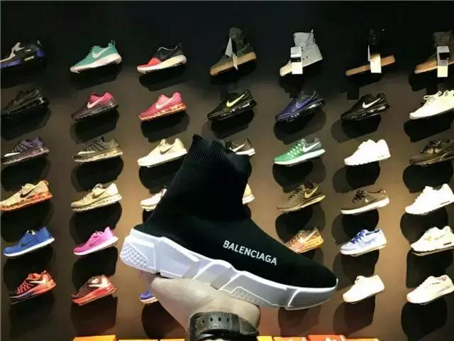 往下看，你脚上缺的就是这么一双运动鞋｜经典+潮流球鞋款式大盘点