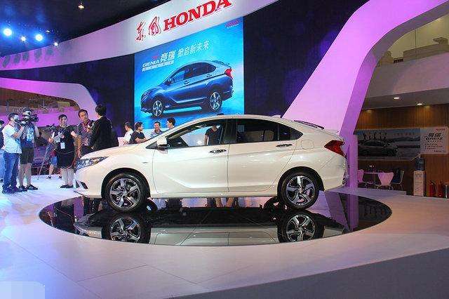 本田竞瑞17年6万公里能卖多少钱,本田竞瑞油耗8个算高吗