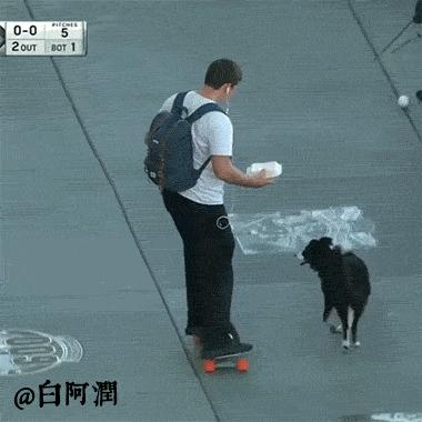 搞笑：看着她有没有想到什么？一不小心发现哆啦A梦的真实目的，看来这孩子肯定见过什么？