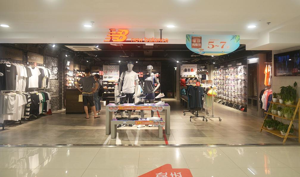 夏季旅游攻略中必不可少的装备，在南坪商都可以一站备齐