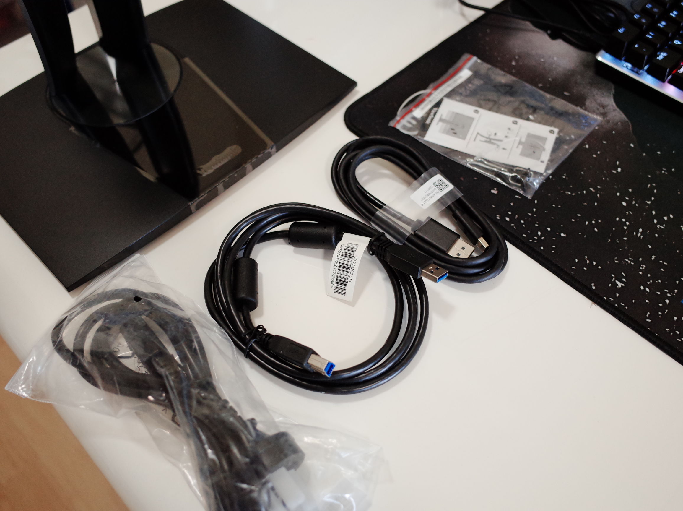 当笔记本*党**一直以为mac就是机制的时候，一定是忽略了显示器还有这样一种打开方式，外挂显示器的完整体验