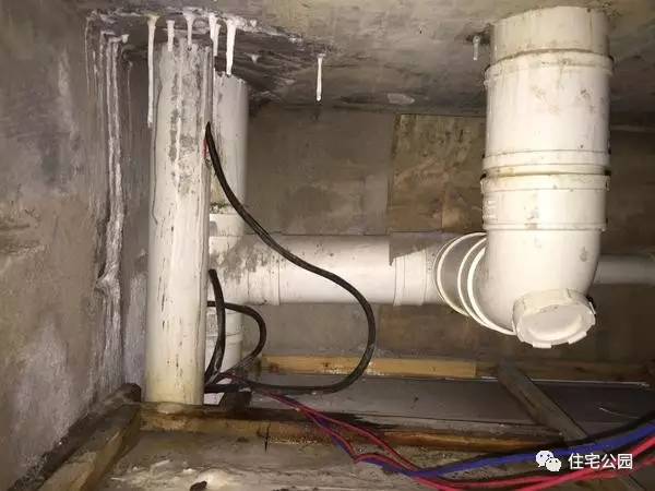 屋顶漏水怎么修补最简单的方法,房顶漏水用水泥补