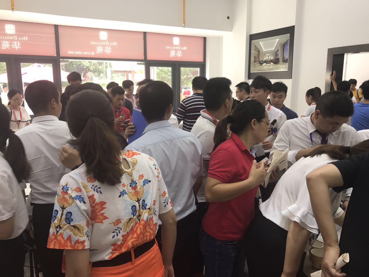 上周，深圳买房的人都去了观音山、凤凰山旁边的华苑