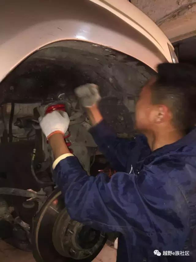 丰田陆霸3400是05年的车,05年路霸3400