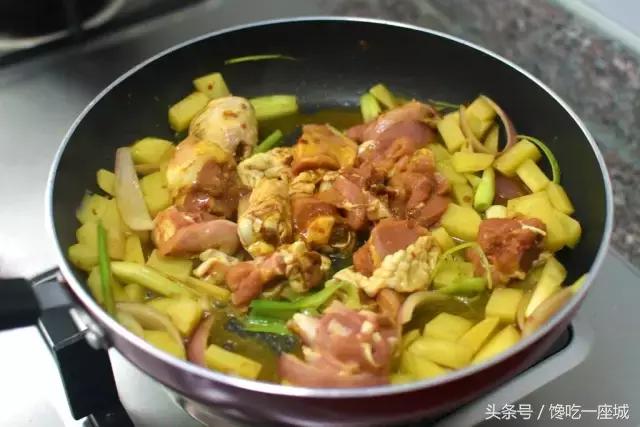 咖喱鸡肉乌冬面做法,咖喱鸡肉乌冬面