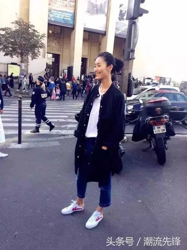 杨幂2021年春款小白鞋,杨幂一双最爱穿的国产鞋