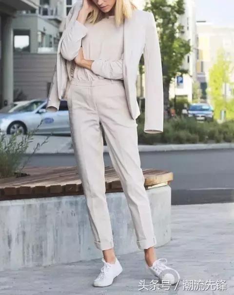 杨幂2021年春款小白鞋,杨幂一双最爱穿的国产鞋