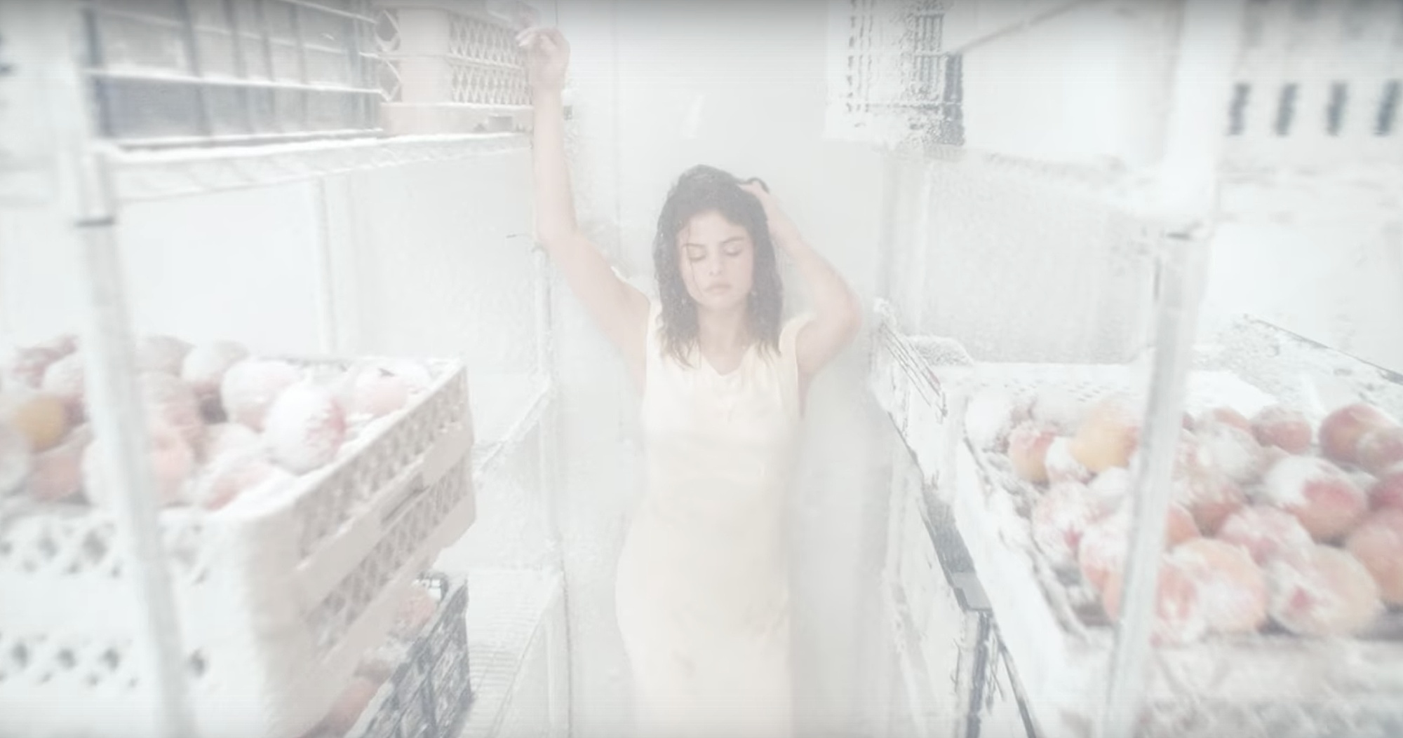 艺术家“画蜜桃”的时候可没想到，你们会带“有色”的想法