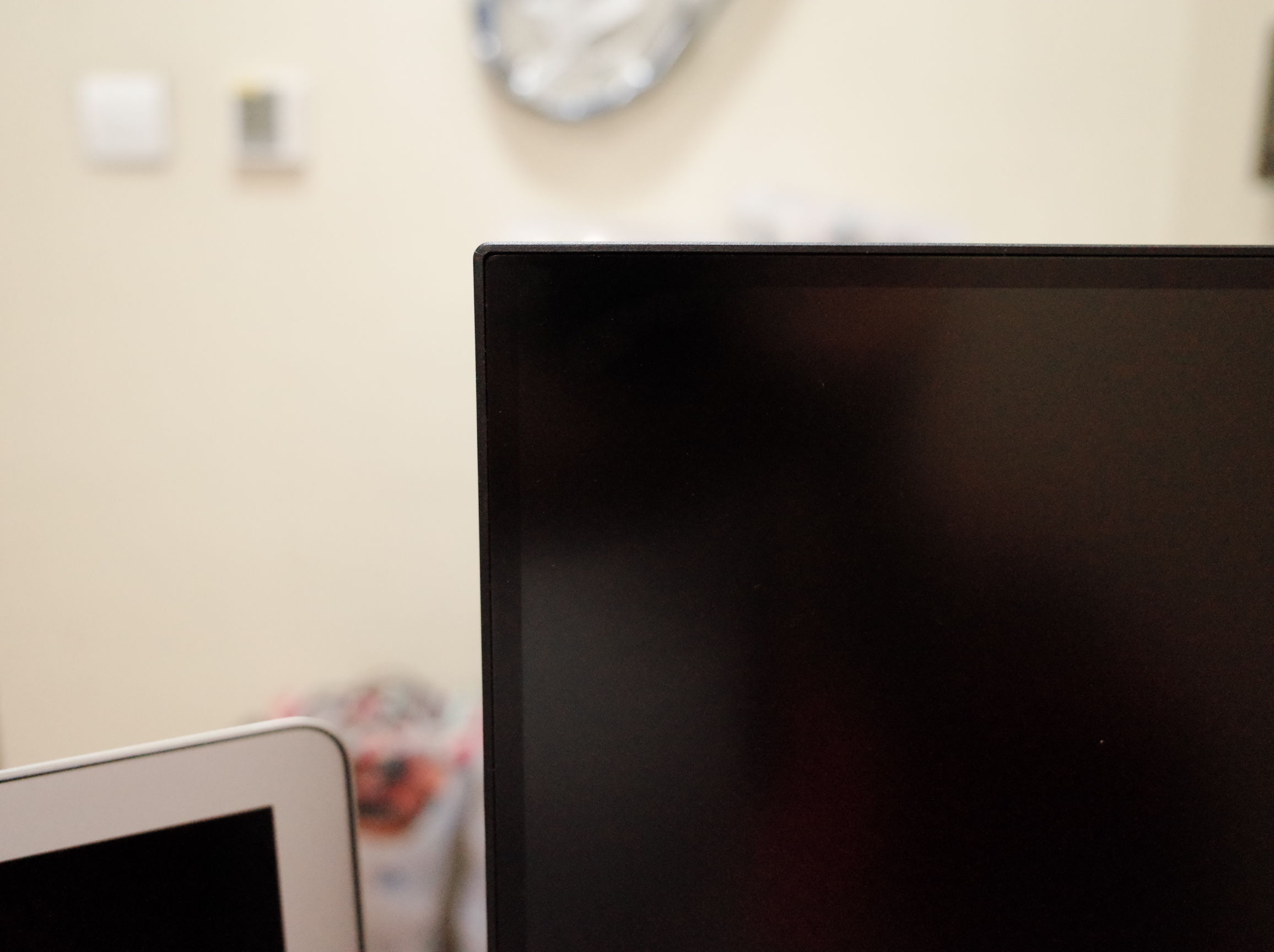 当笔记本*党**一直以为mac就是机制的时候，一定是忽略了显示器还有这样一种打开方式，外挂显示器的完整体验