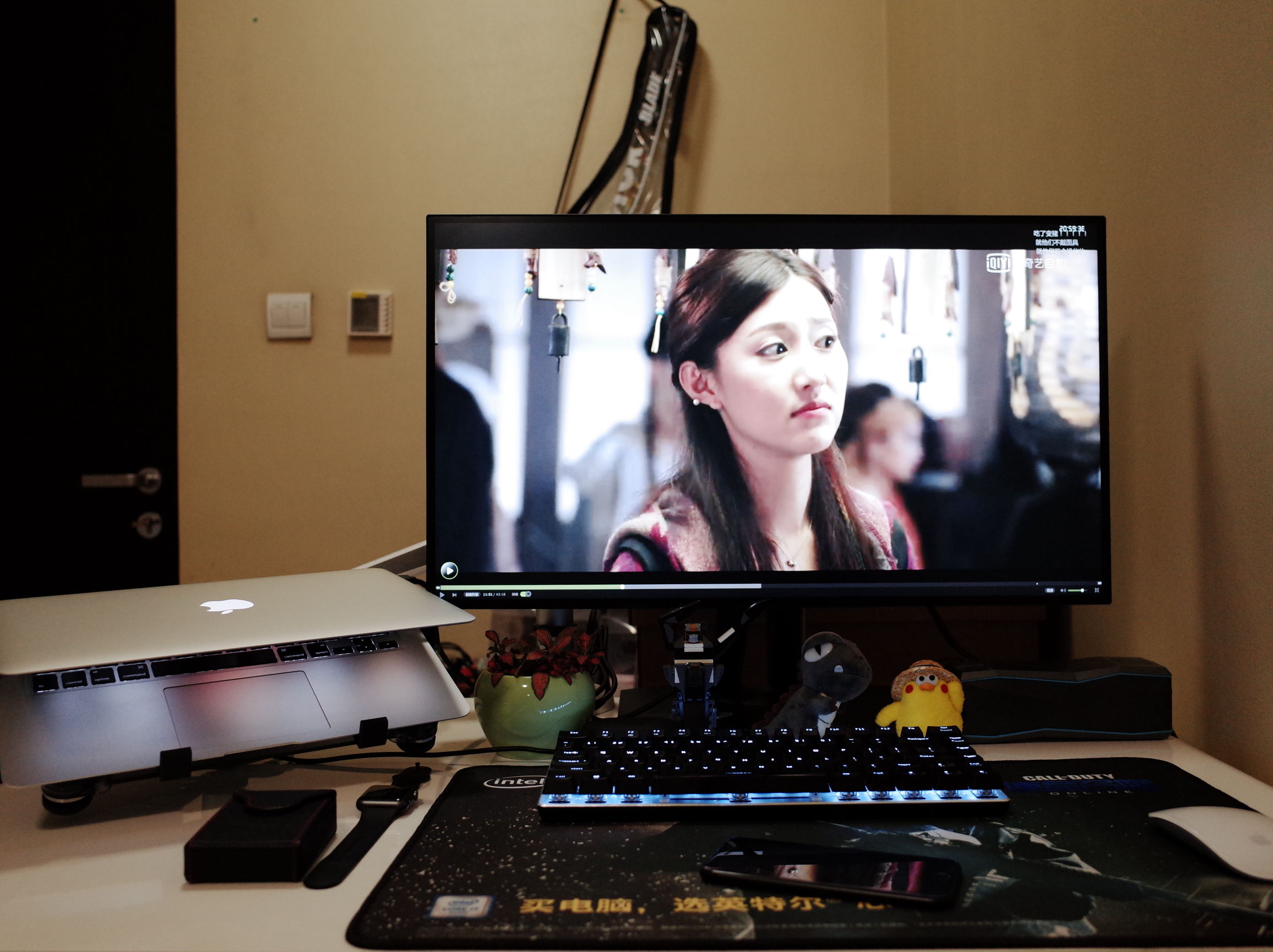 当笔记本*党**一直以为mac就是机制的时候，一定是忽略了显示器还有这样一种打开方式，外挂显示器的完整体验