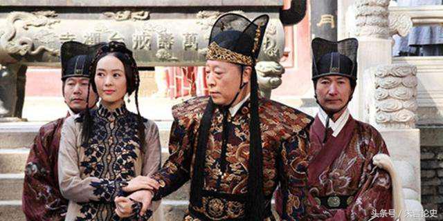 一人卖槟榔发财了，被坏人污蔑为反贼，被迫做了一件事才使全家保命！