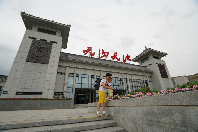 感受大西北的异域风情环疆游结束,南北疆深度游北疆进入南疆