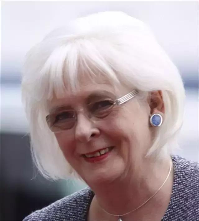 肌肤干燥、易脱妆、爱出油、质感差？我想你们应该还是有救的！