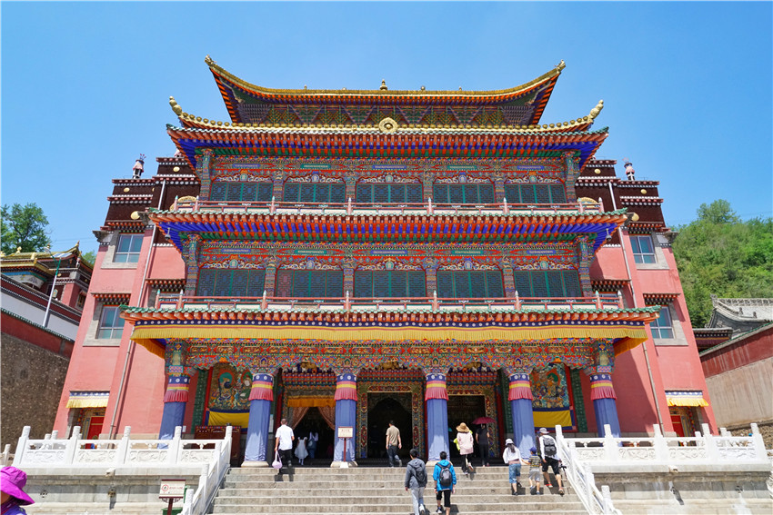 走进塔尔寺感受最虔诚的信仰,塔尔寺虔诚的佛礼