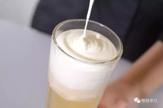 樱桃茶饮奶盖,樱桃饮品奶茶做法