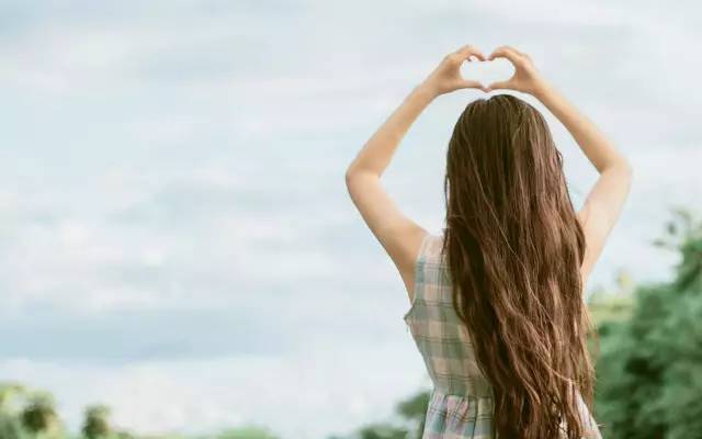 年轻女孩牛皮癣的患者自述,牛皮癣女孩24年后心声