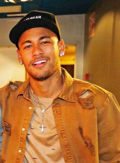 内马尔转沙特的条件,内马尔私人飞机