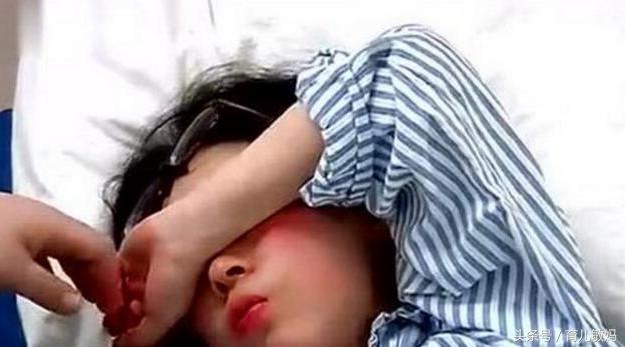 21岁孕妇死活要求剖腹产,医生问出原因后,老公却说这很正常