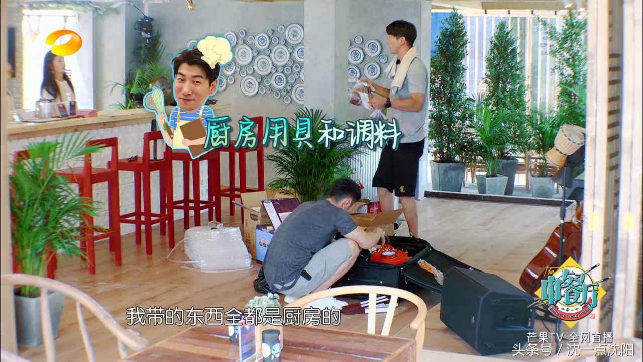 赵薇黄晓明还是在一起了，还开了一家骨骼清奇的中餐厅！