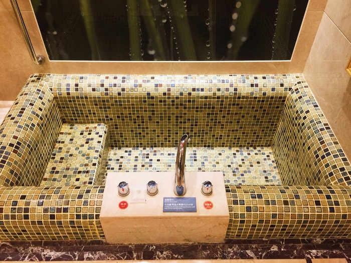 一个、两个非洲友人都晒中暑了,妈妈我要去巴伐利亚避暑