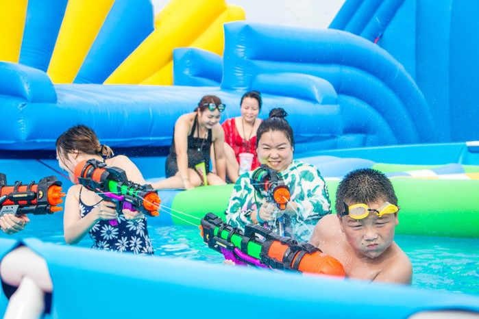 一个、两个非洲友人都晒中暑了,妈妈我要去巴伐利亚避暑