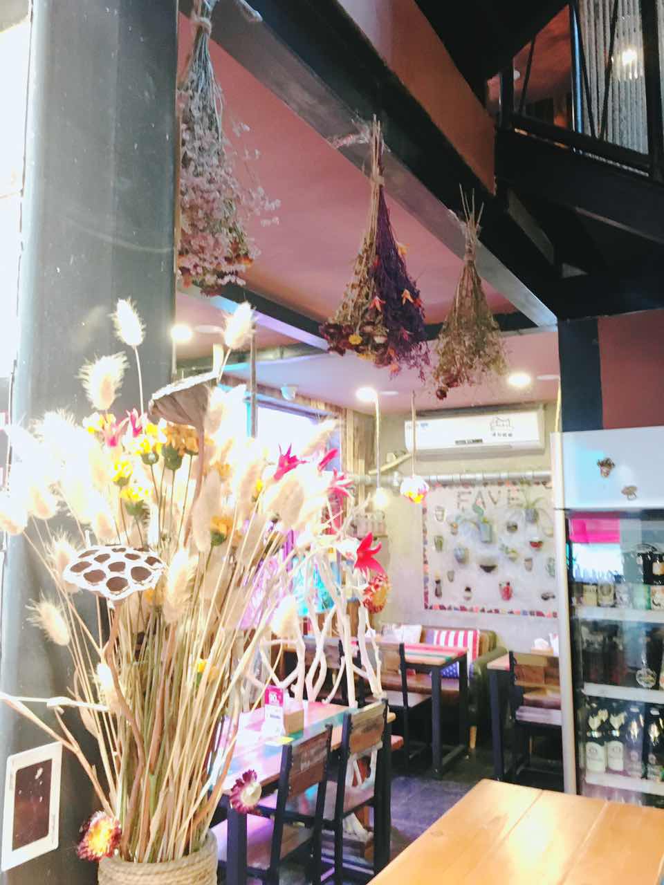 脚步丈量风情，在北京胡同里遇见嘻嘻辣串儿啤—嘻嘻辣东直门店记