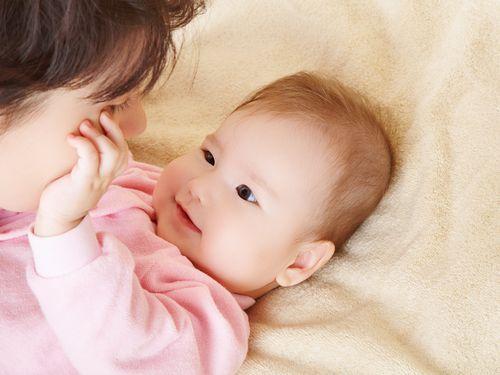 宝宝什么时候开始用枕头比较合适,宝宝有哪些表现说明该用枕头了呢