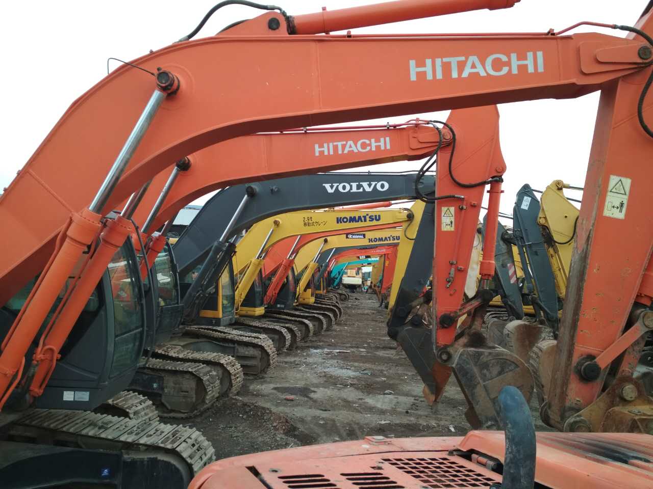 四川二手现代挖掘机报价,成都二手挖掘机推荐哪款好