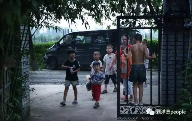 杂技拉韧带痛哭的视频,杂技拉韧带痛哭