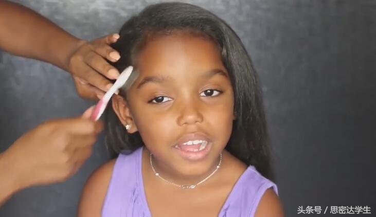 非洲8岁小女孩把头发拉直后,竟这么好看