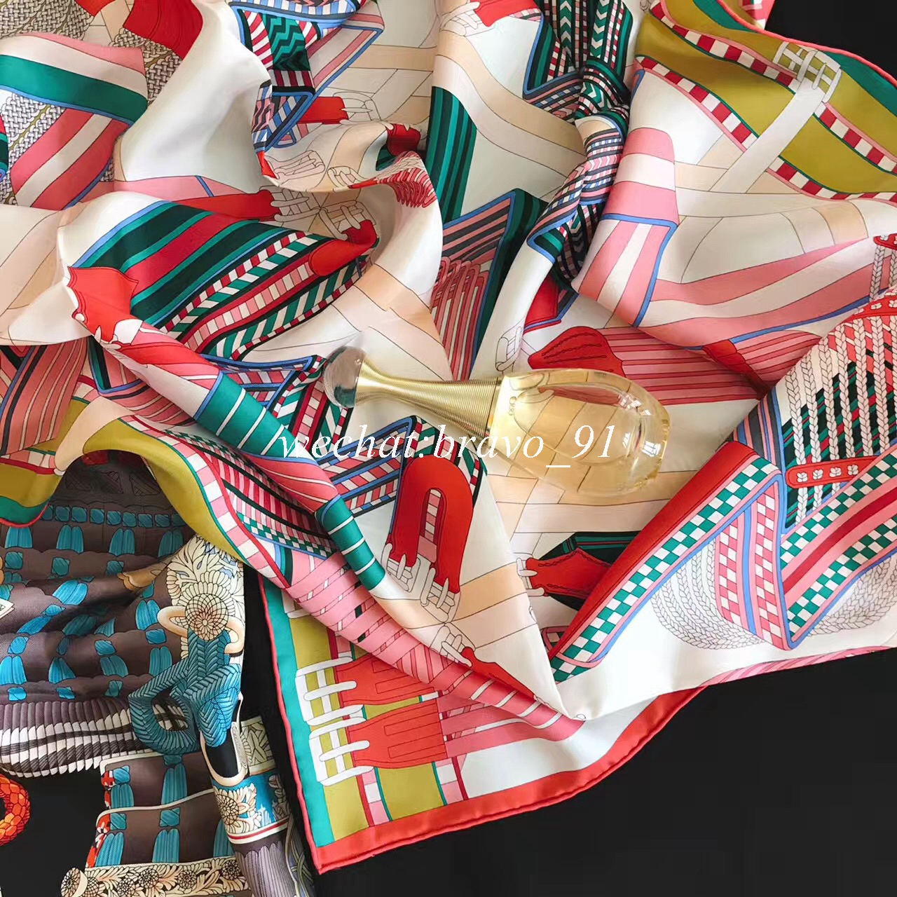 2019款爱马仕丝巾怎么系,爱马仕丝巾洗过全是皱褶