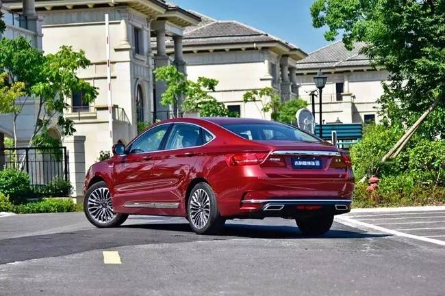 吉利博瑞最新款轿车,最新款吉利博瑞空间展示