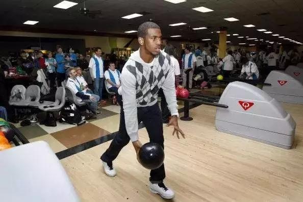 篮球之外NBA球星还擅长啥运动?詹姆斯一只脚踏进NFL!邓肯最全能