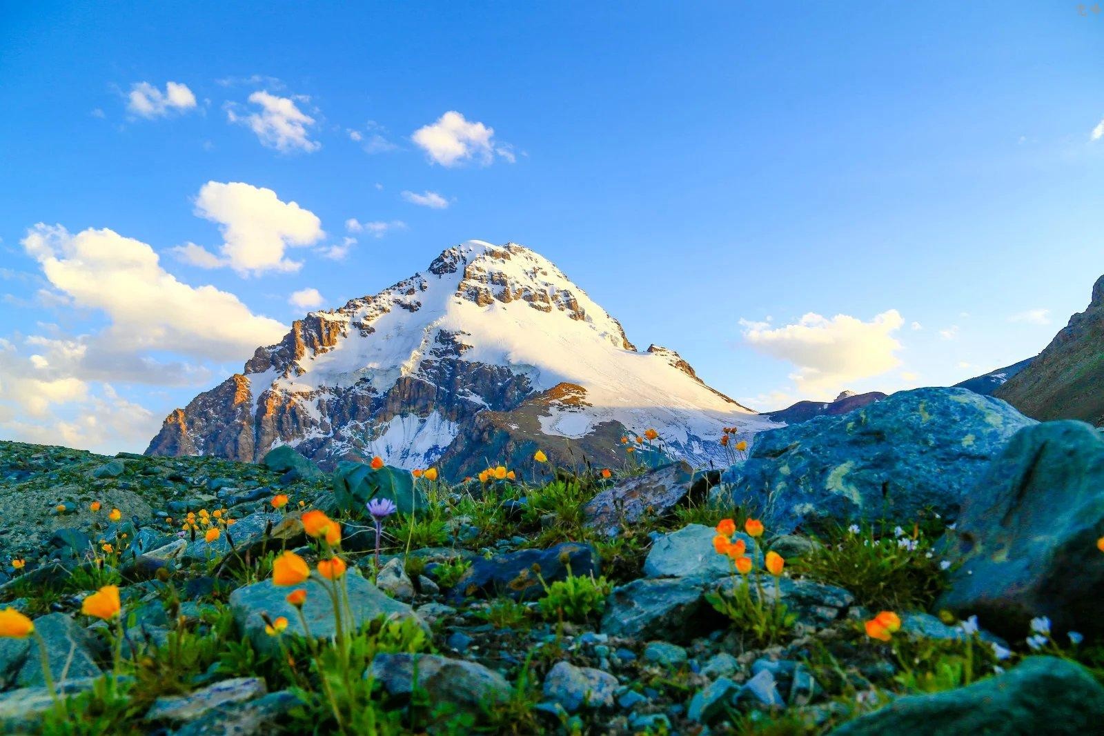 博格达爬大峰可以吗,博格达峰翻越天山