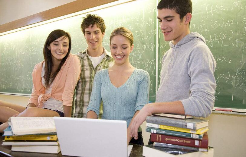 陪伴你的大学生活──学生*党**如何选购笔记本?