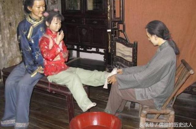 古代的缠足对女性的摧残有多大？为何古代男人们喜欢‘三寸金莲’