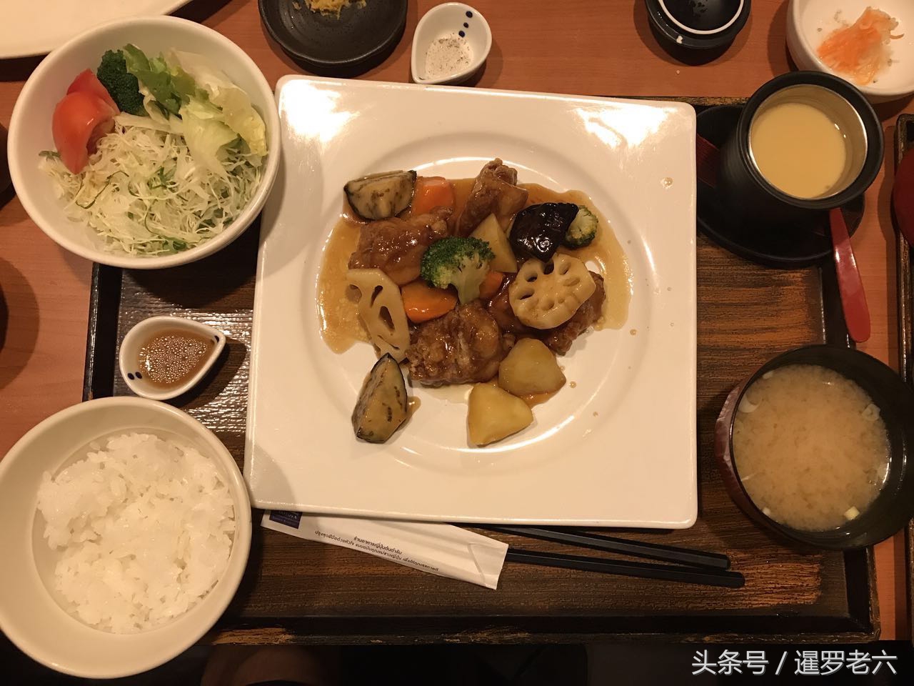 泰国吃炸鸡,泰国美食3元炸鸡